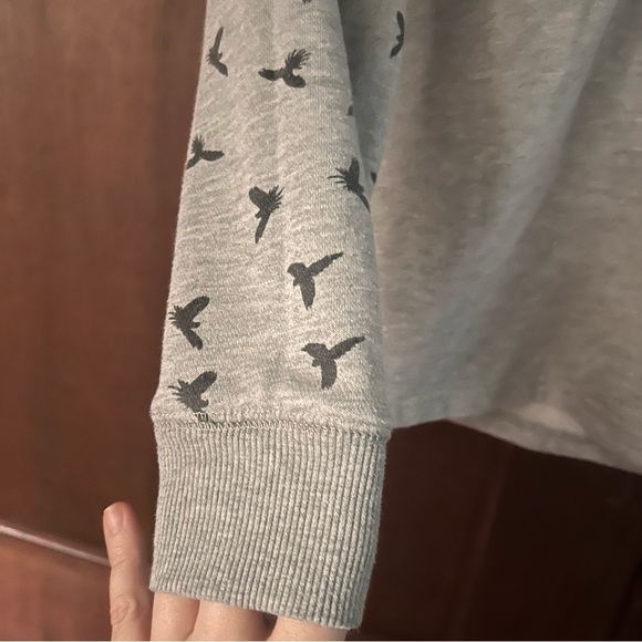 Sovereign Code gray crewneck sweatshirt bird pattern sleeves size medium - Picture 3 of 9